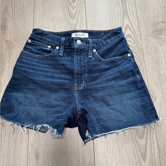 Madewell Women's Curvy High Rise Denim Shorts - Dark Blue - Picture 3 of 6